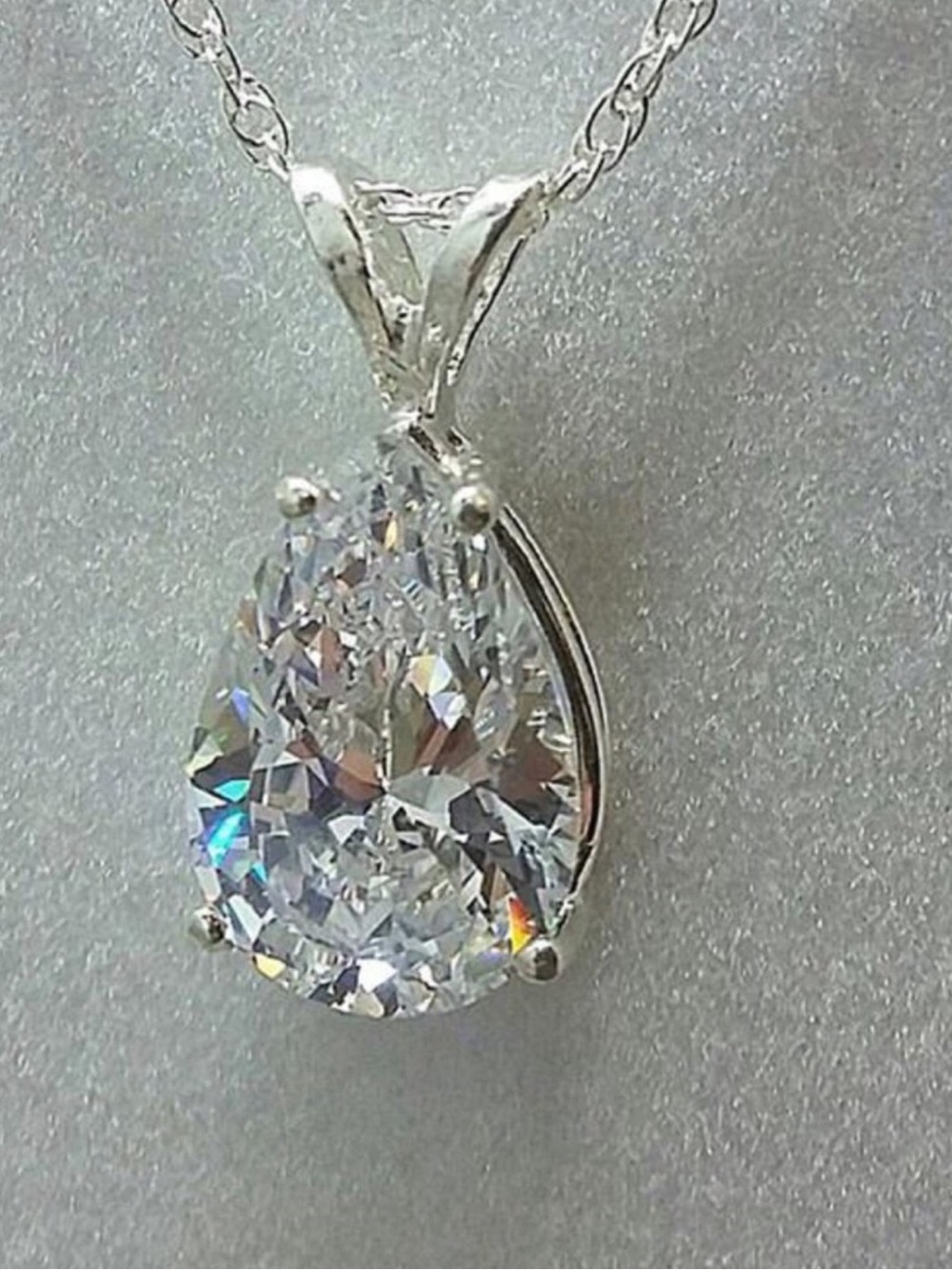 Exquisite Silver Pear shaped  Pendant Necklace